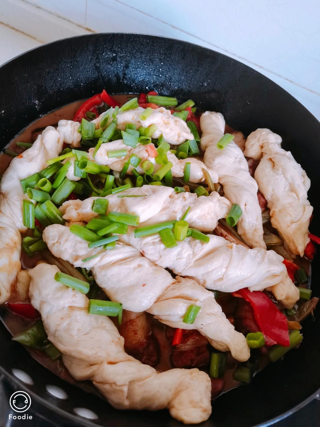 一锅出-豆角土豆玉米五花肉卷子