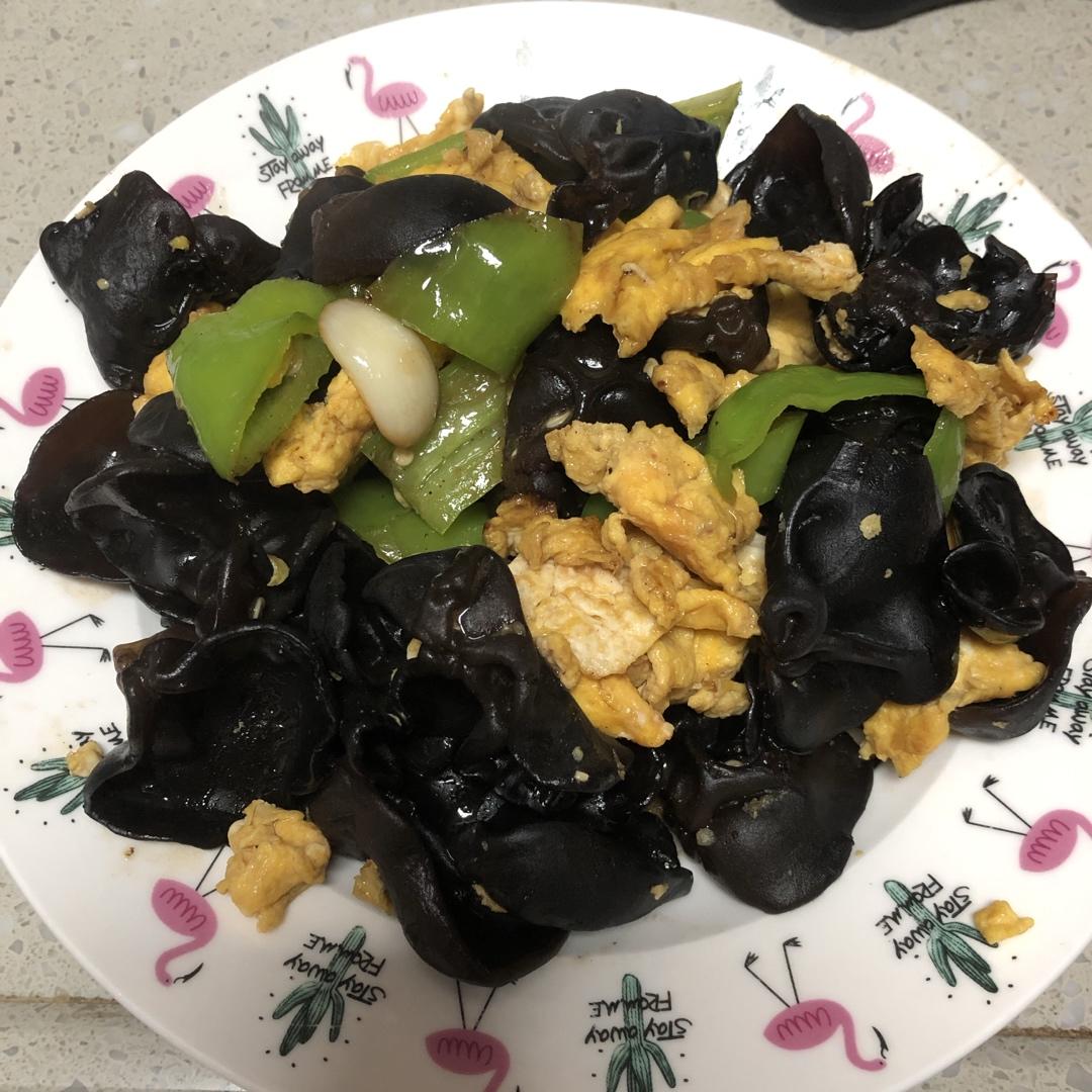 黑木耳青椒炒鸡蛋（营养又下饭）