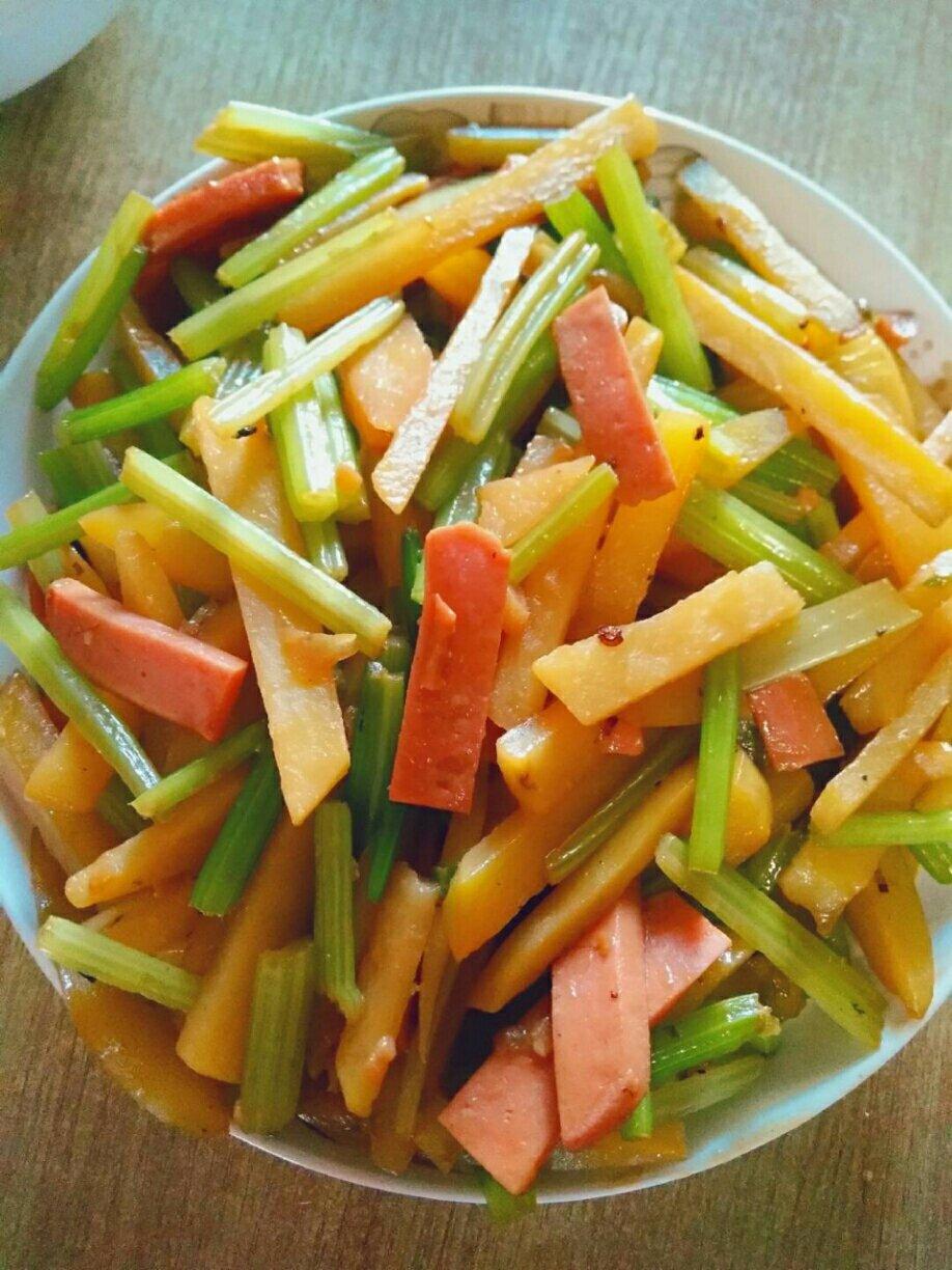 土豆丝炒芹菜