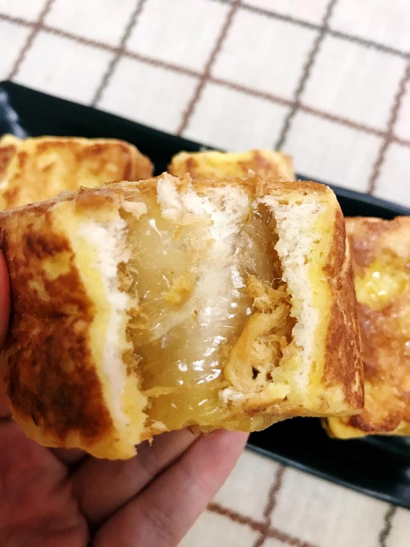 鲜嫩的鸡蛋吐司小方早餐