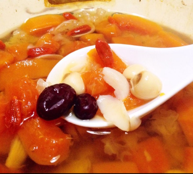 炖木瓜雪耳糖水