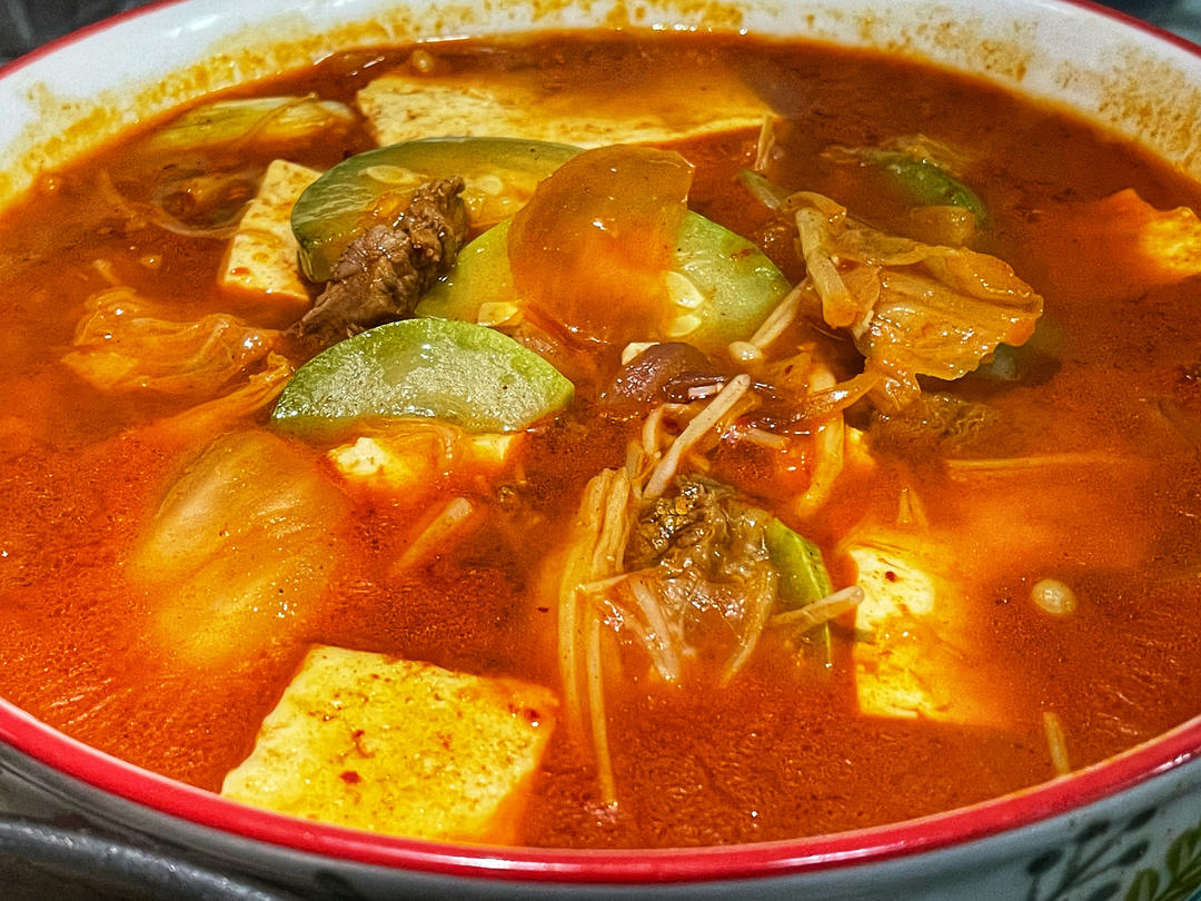 韩式牛小排泡菜豆腐汤