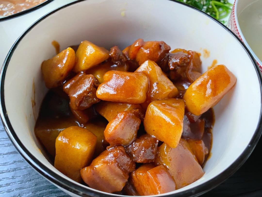 红烧肉炖土豆