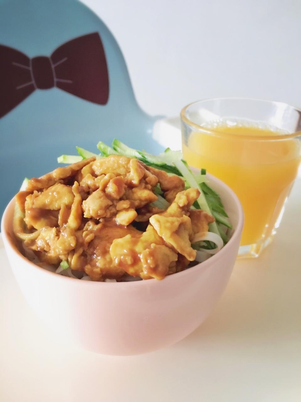 酱鸡蛋拌面