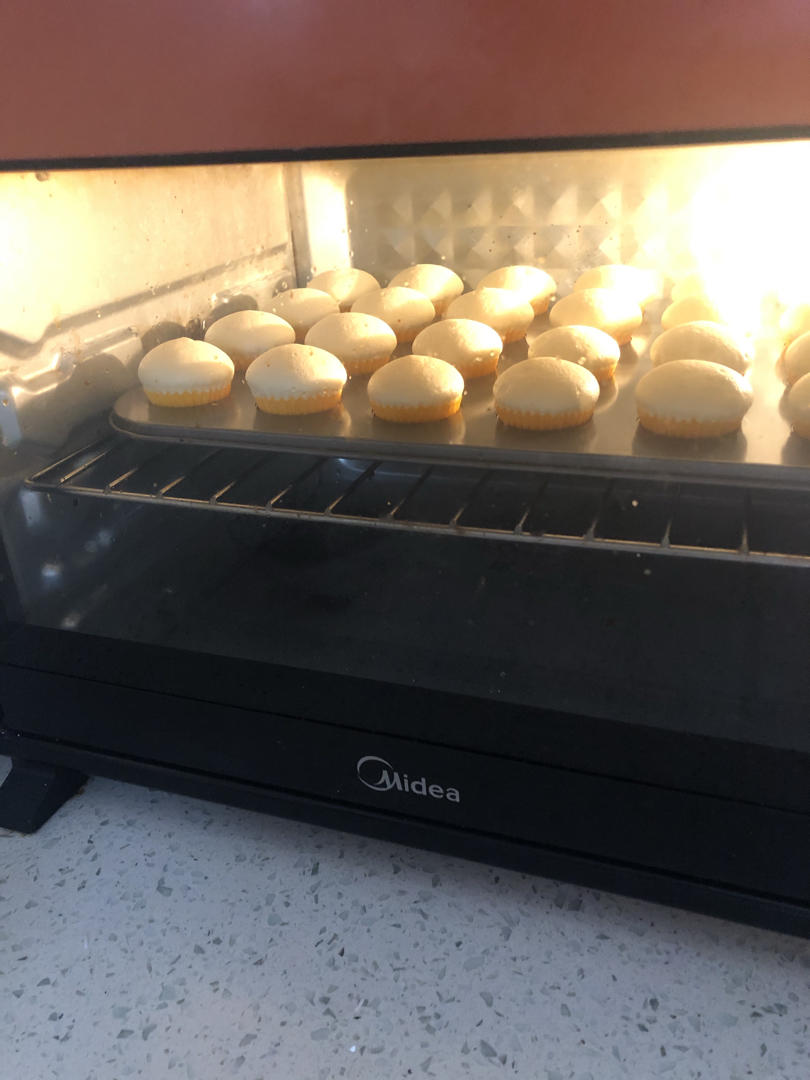 不回缩的迷你戚风小纸杯蛋糕