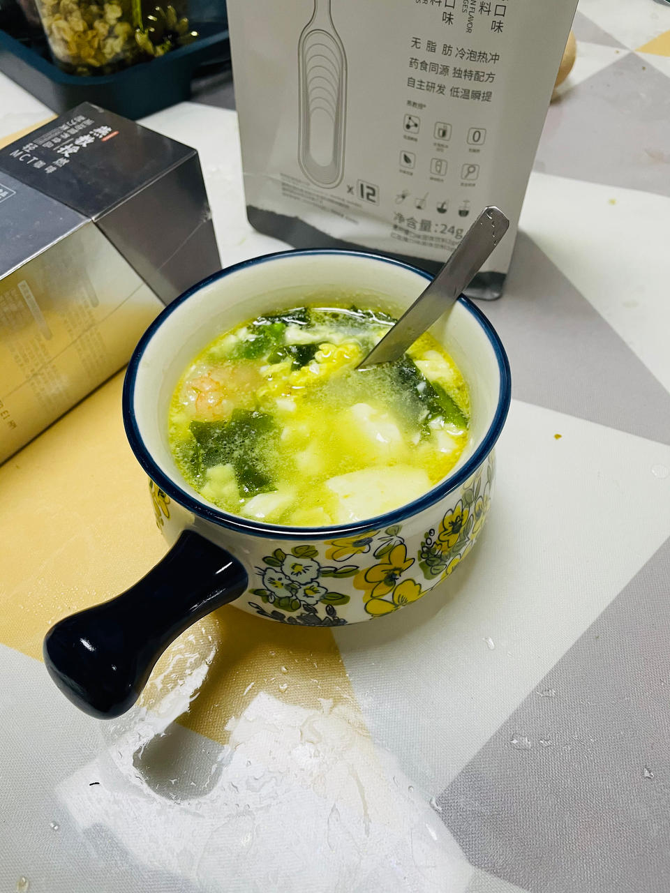 裙带菜虾仁豆腐汤