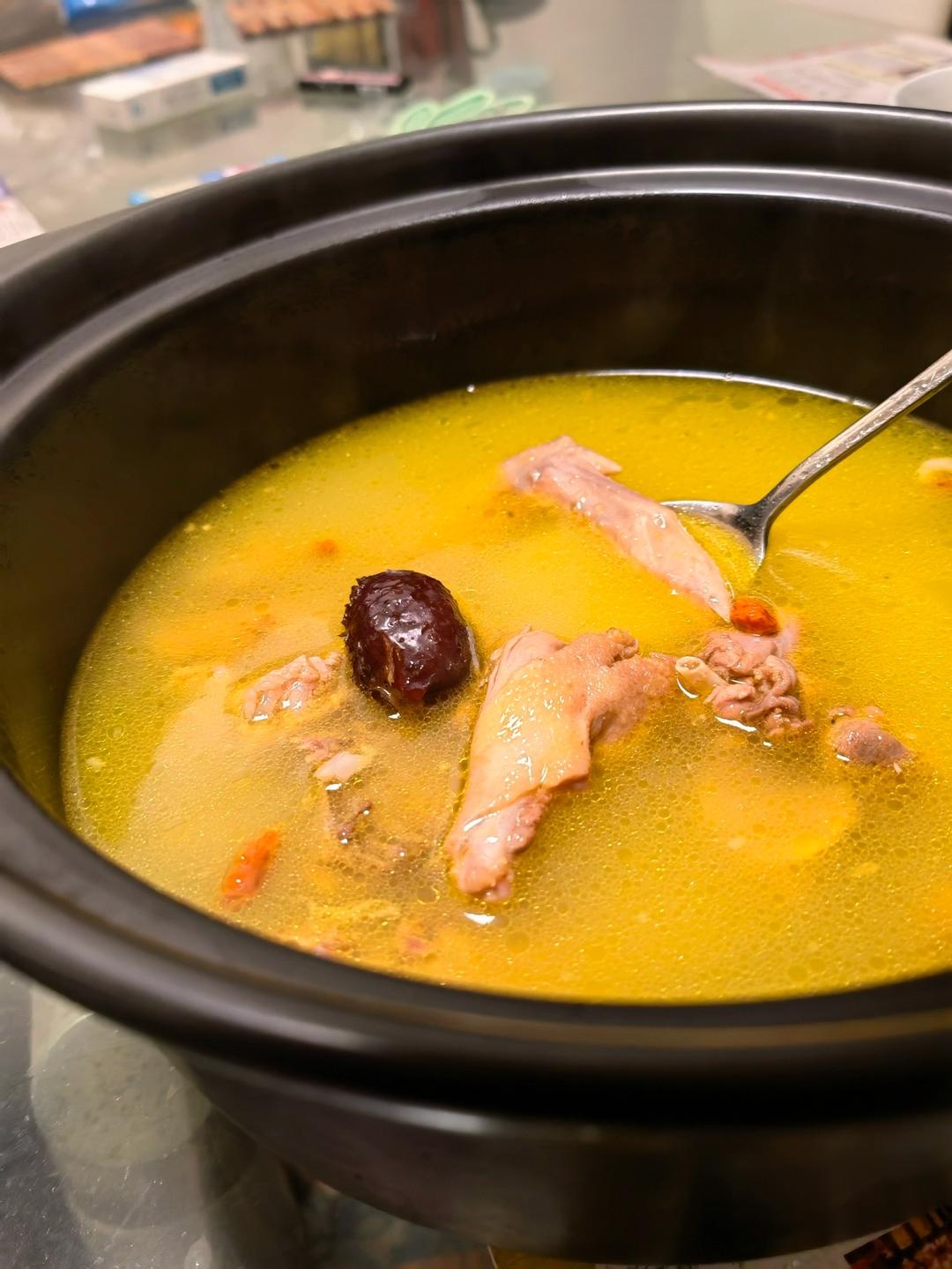 清热滋补百合鸽子汤