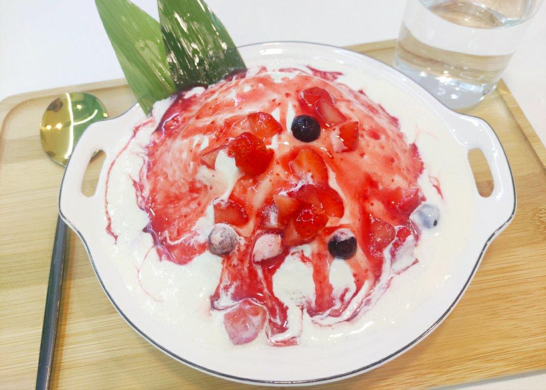 草莓奶油冰激凌