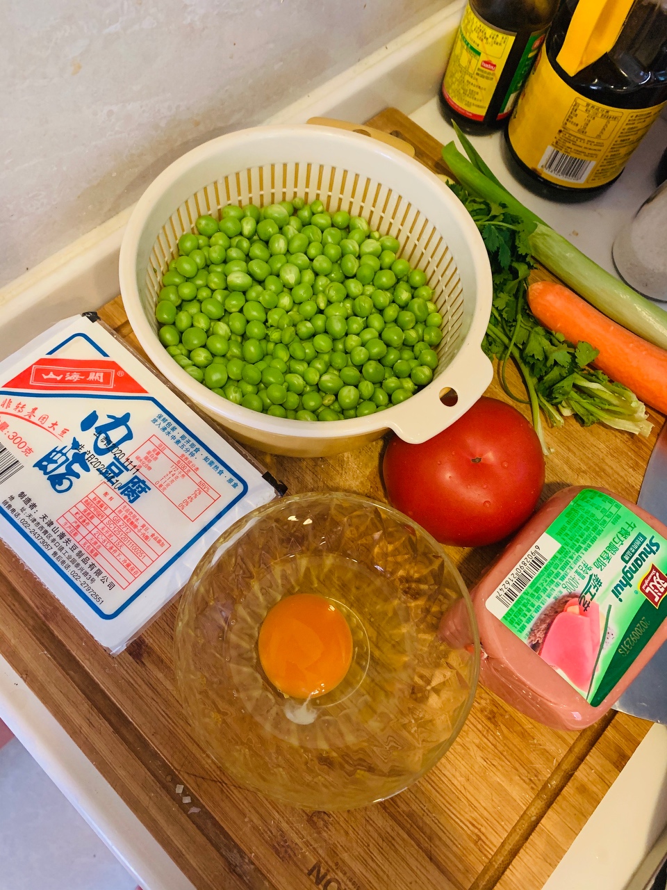 金玉翡翠豌豆丁的做法 步骤1