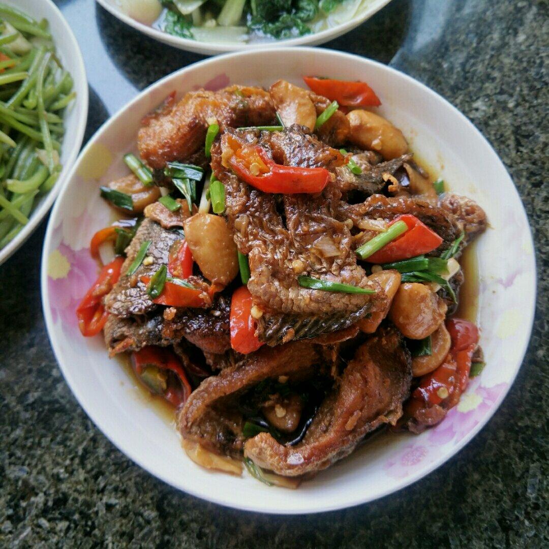 大蒜烧黑鱼