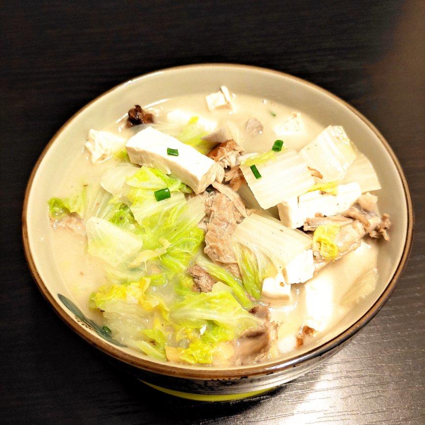 玉米19做的鸭架子白菜豆腐汤