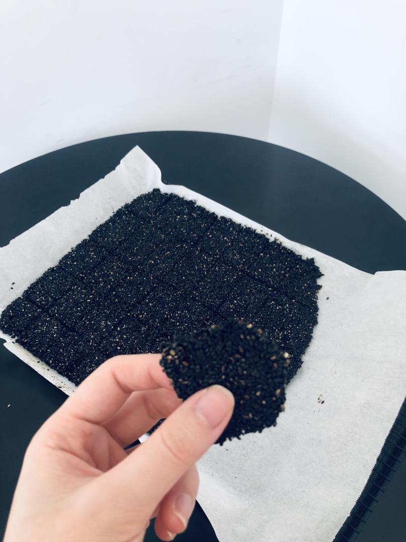 健康黑芝麻薄饼（仅需三步）