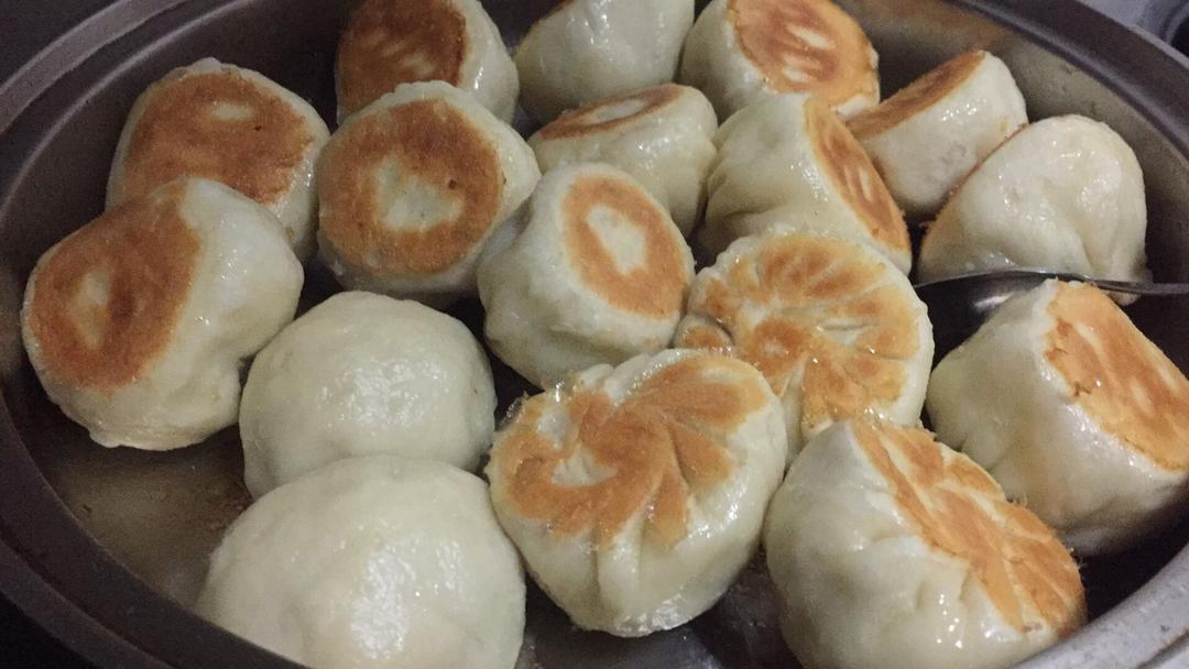 生煎包（新视频。猪肉韭菜莲藕生煎包）