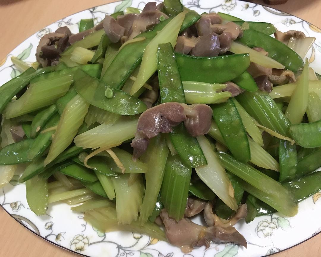 荷兰豆西芹炒鸡胗的做法