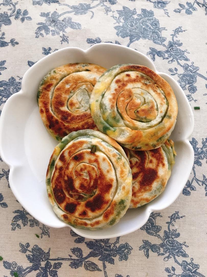 许千澄做的软香韭菜大饼
