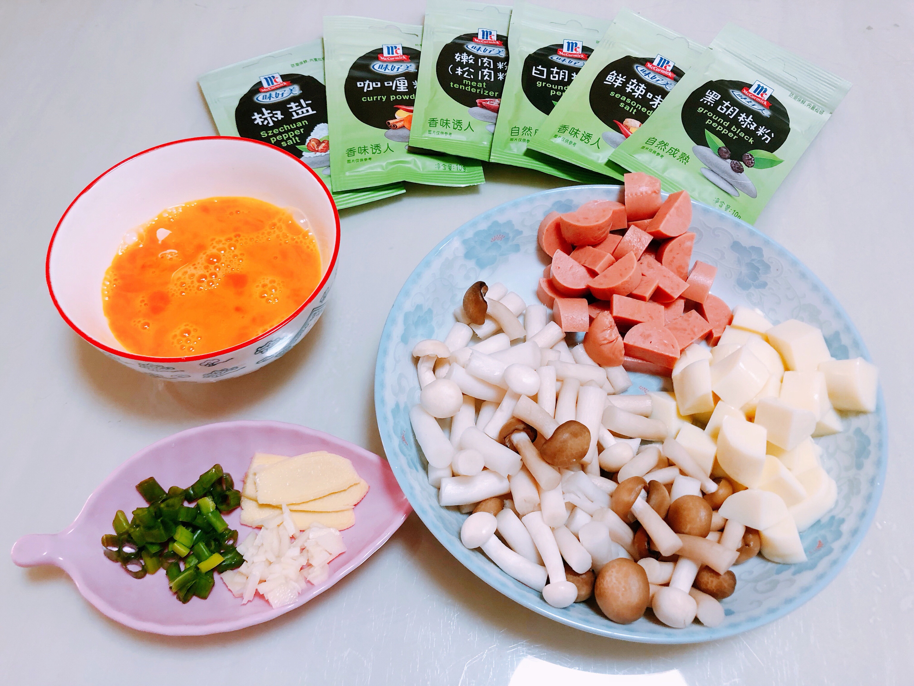 营养鲜美低脂不胖的菌菇豆腐鲜汤的做法 步骤2
