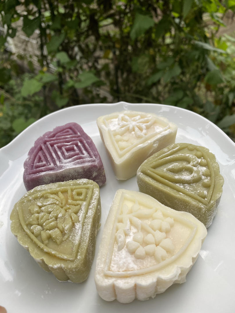 三色冰皮月饼