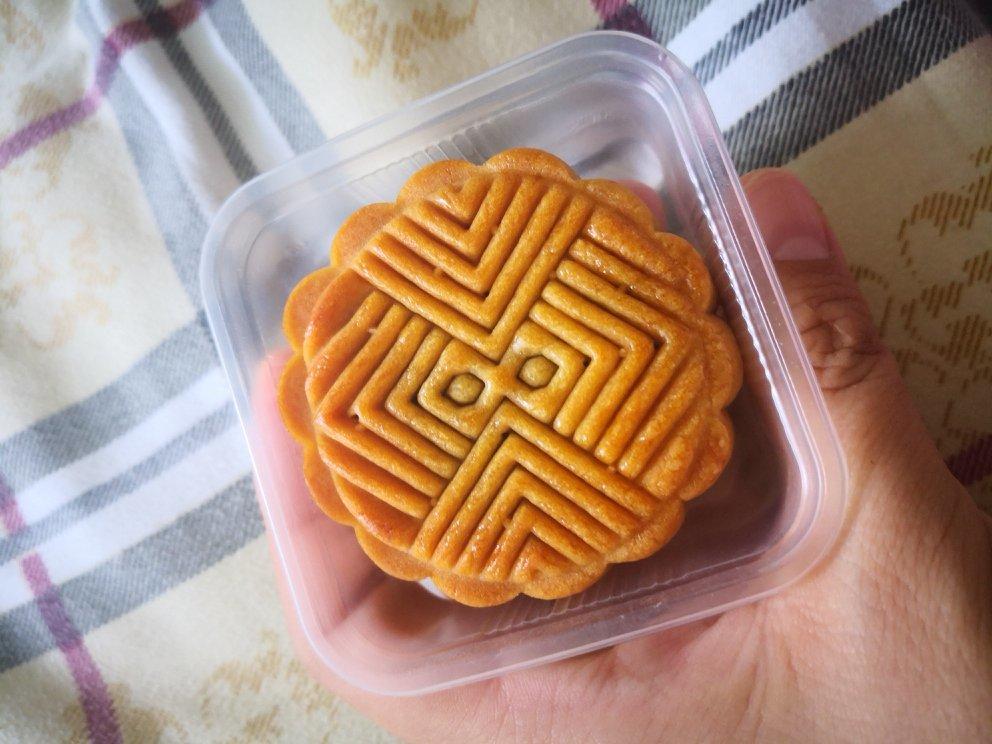 广式月饼—蛋黄莲蓉月饼