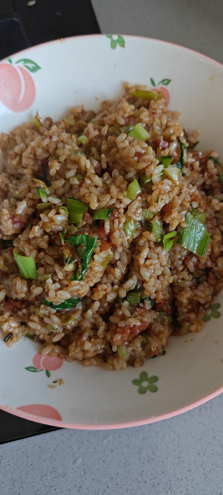 腊肠香菇青菜炒饭