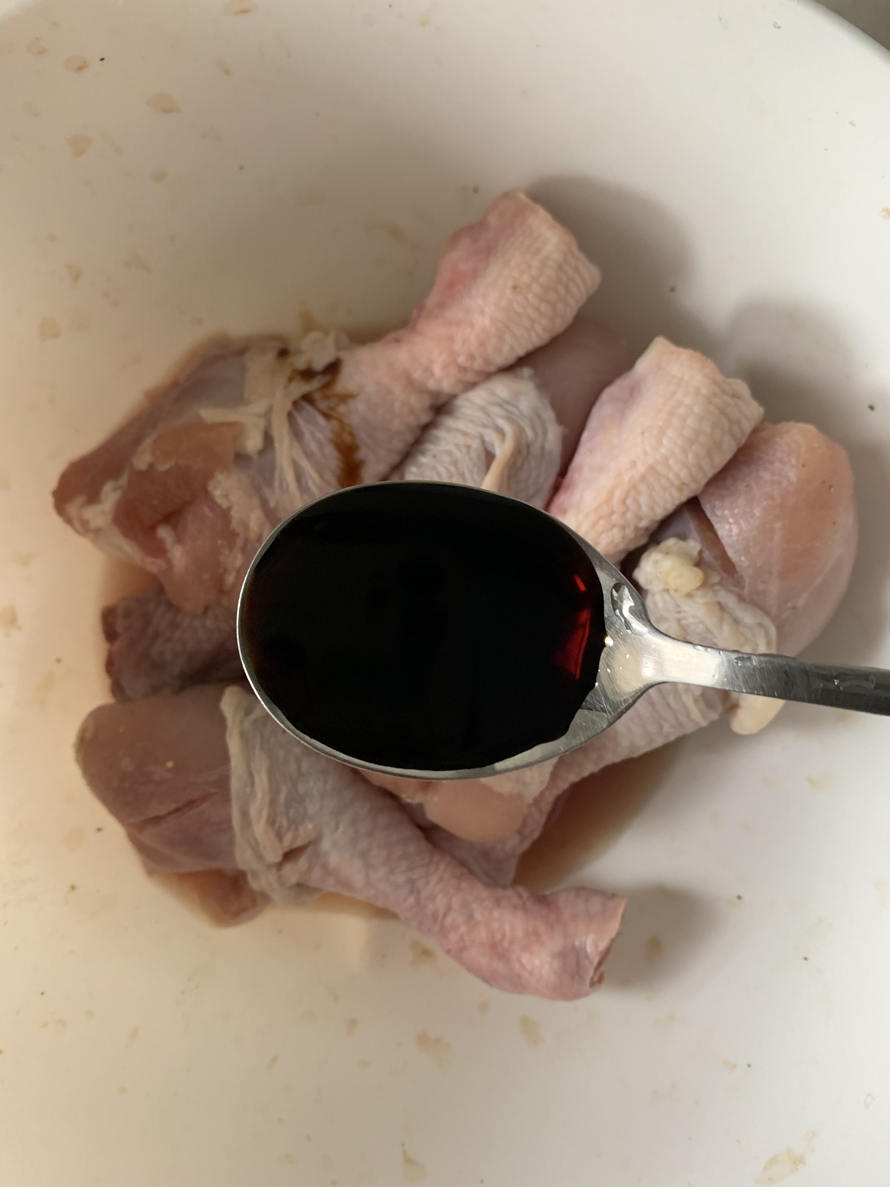 减脂食谱N.8｜超嫩超多汁的黑胡椒照烧鸡腿的做法 步骤1