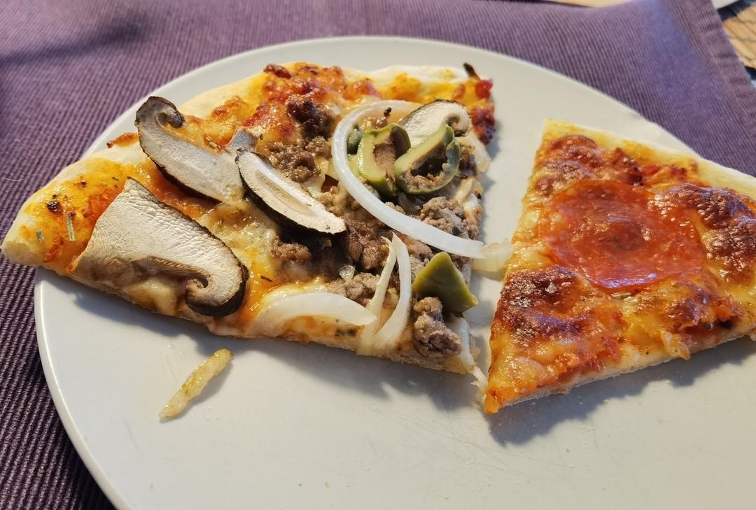 萨拉米薄底披萨 Salami Pizza