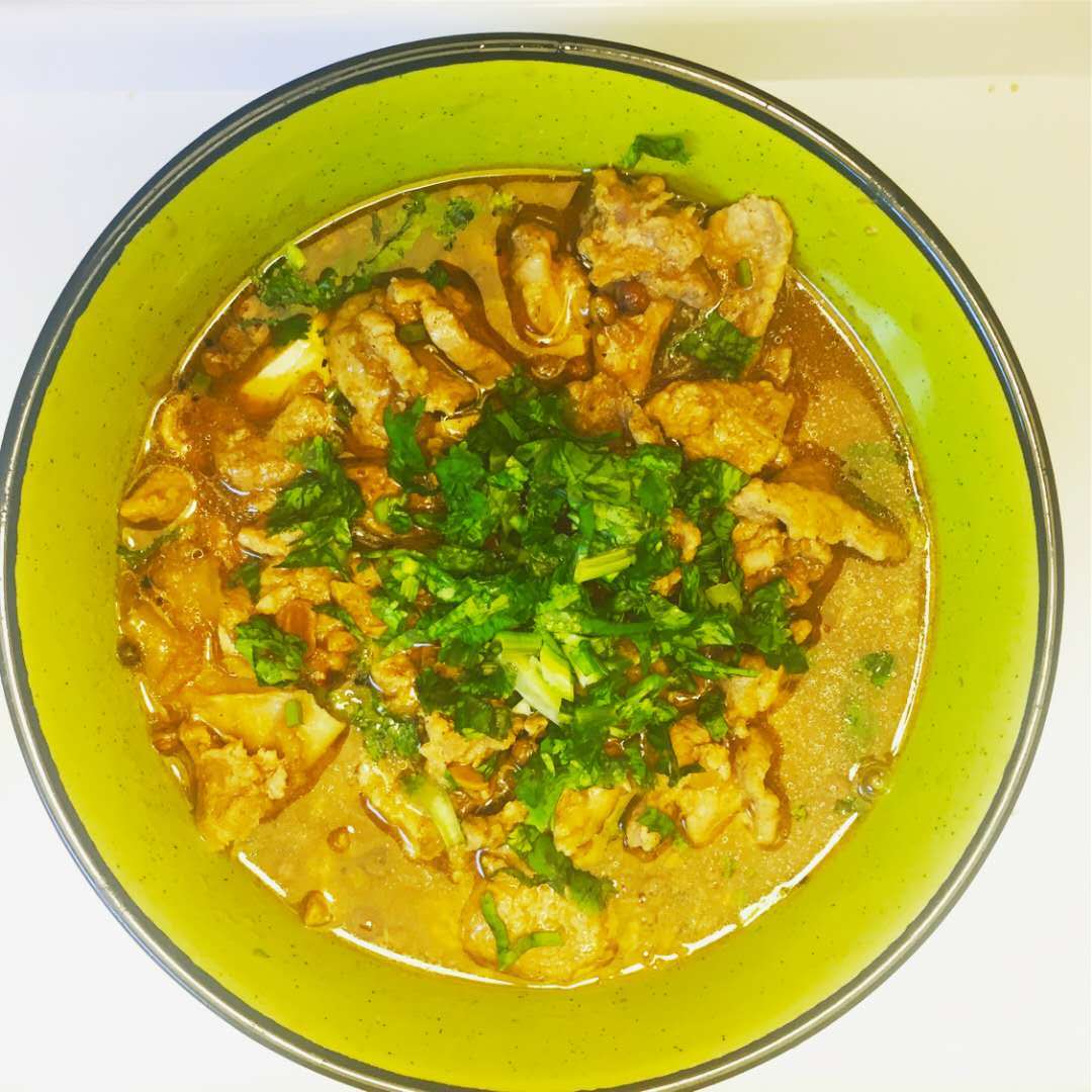 水煮肉片：鲜香麻辣, 食材丰富, 有抗癌、降血压、补肾滋阴等功效