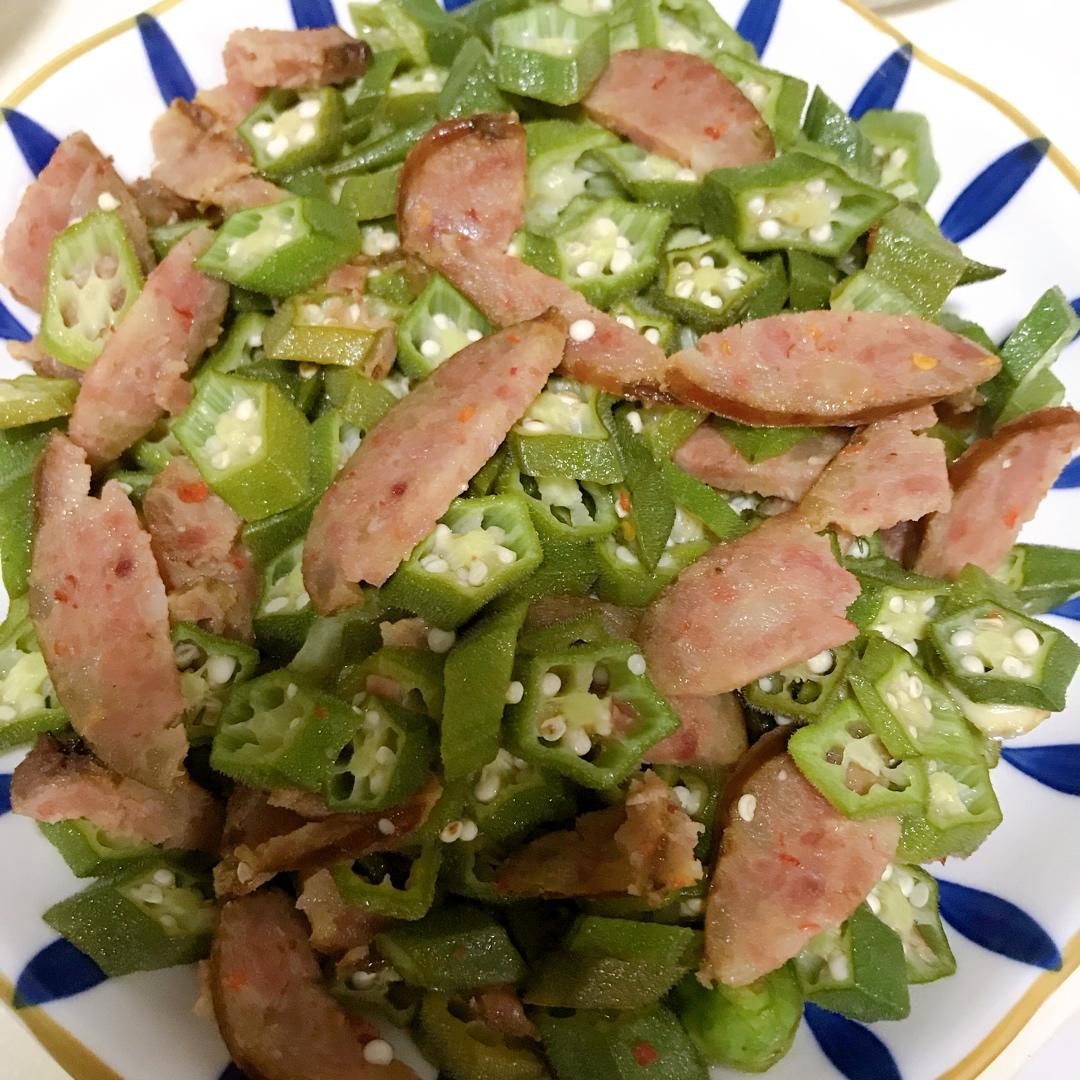跨年超快手家常菜！秋葵炒香肠
