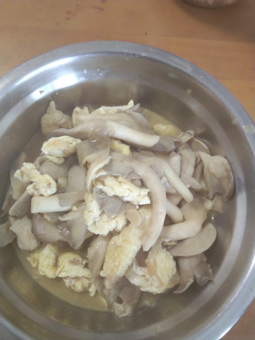 平菇炒鸡蛋
