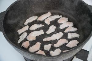 轻食鸡肉时蔬锅的做法 步骤3