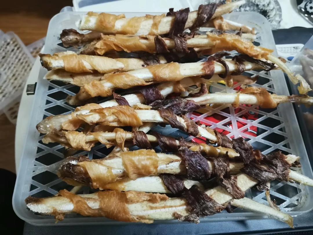 宠物零食～鸡鸭胸绕牛软骨的做法