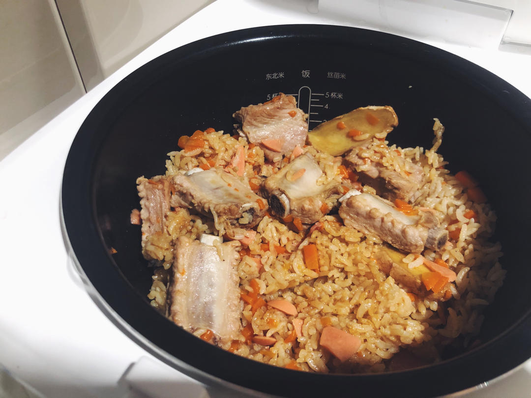 喷香排骨焖饭（爆好吃）