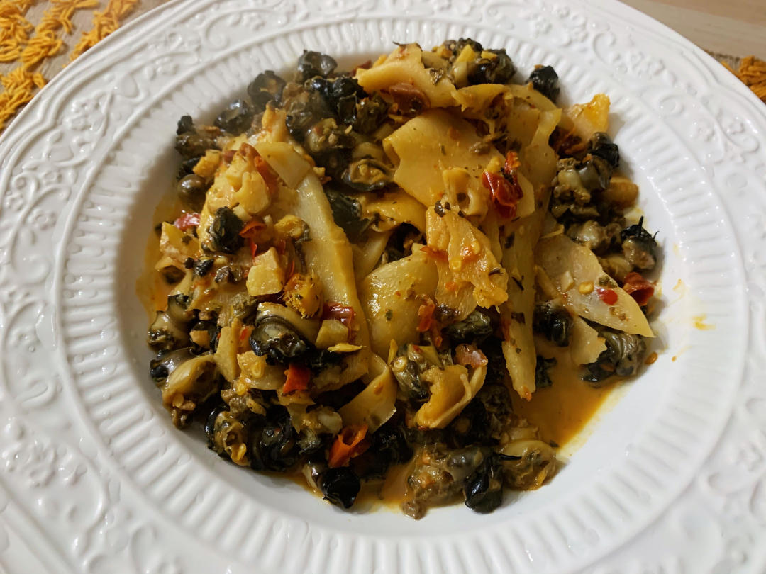 紫苏香辣田螺肉