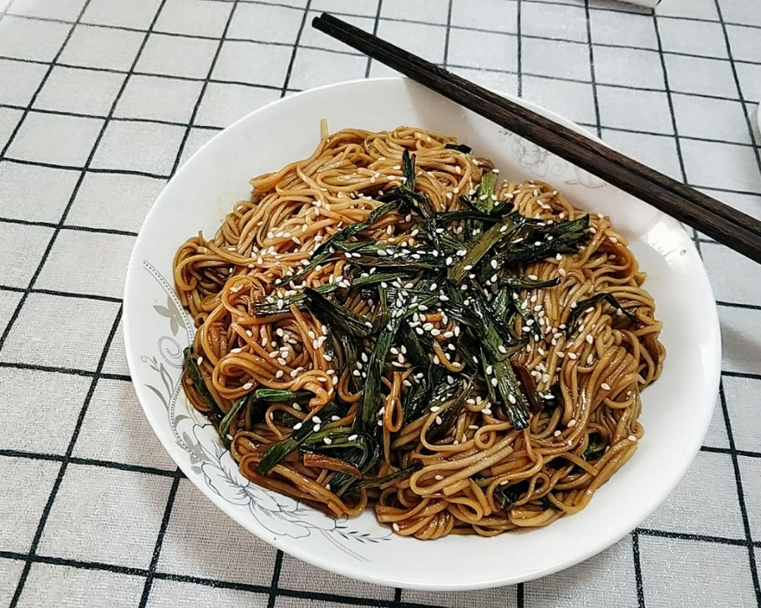 10分钟快速：葱油拌面