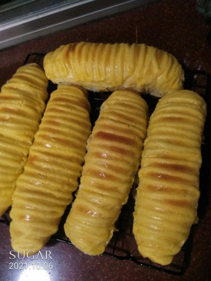 面包房里最受欢迎的毛毛虫面包