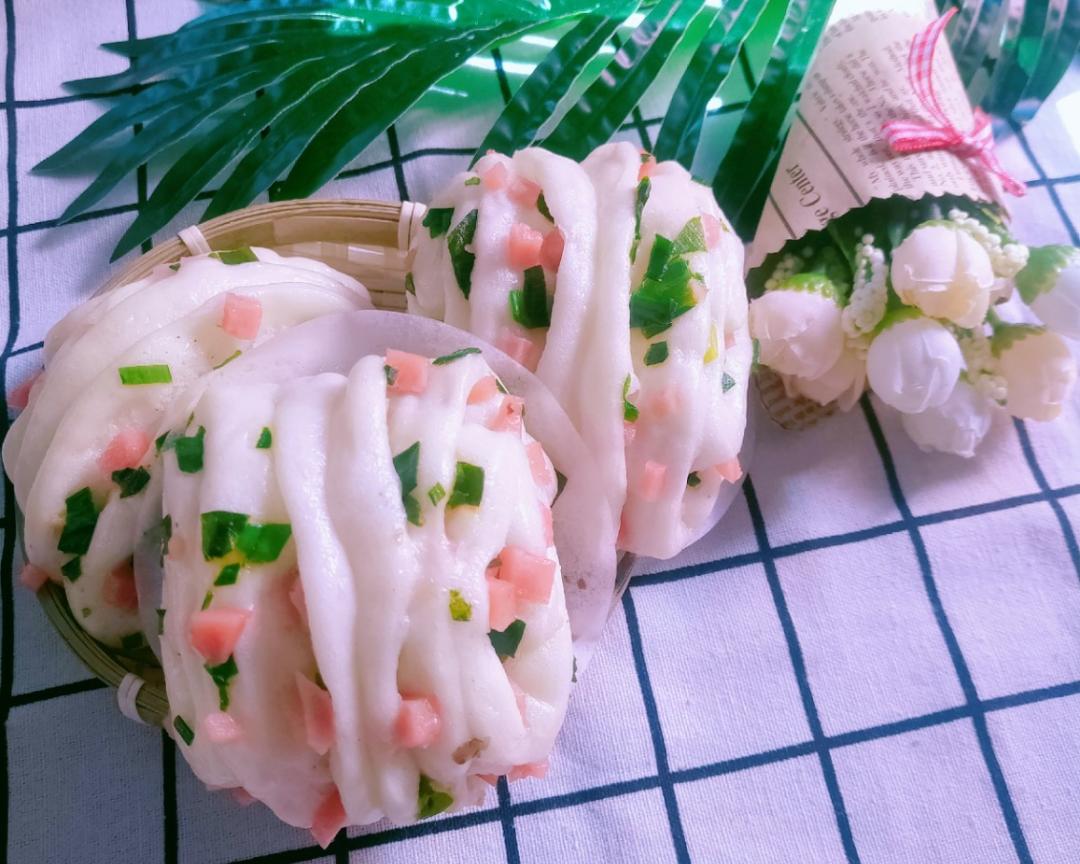 👉香葱火腿花卷🌺(附加葱花蒸完不变黄的秘诀)👈的做法