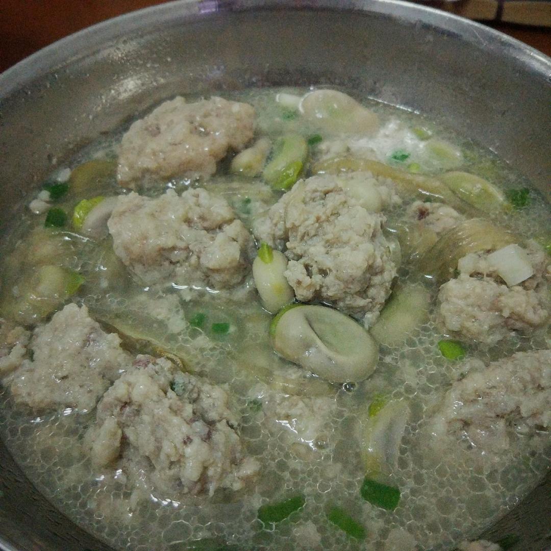 蚕豆米肉丸汤