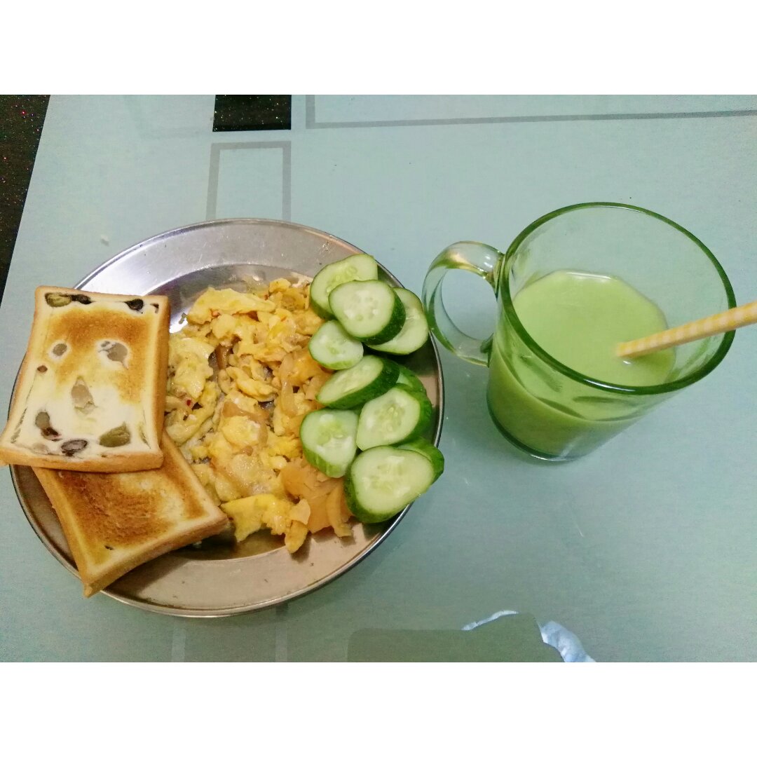 烤土司加炒蛋，必胜客早餐试试自己做