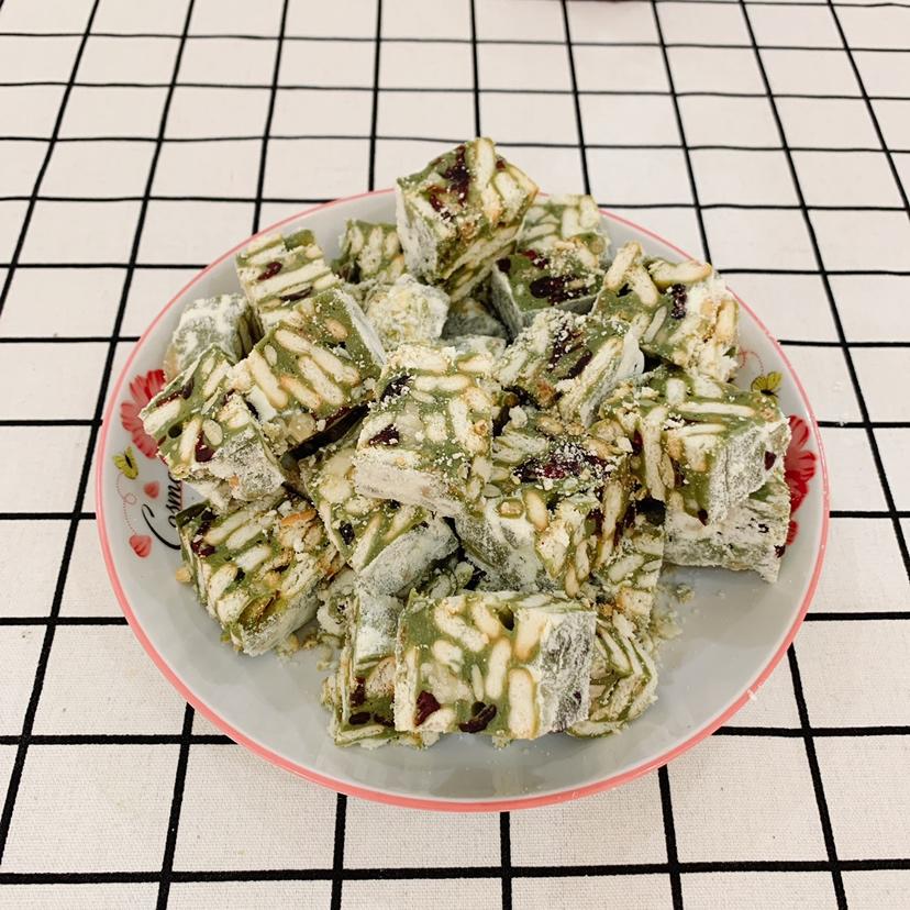 抹茶草莓雪花酥