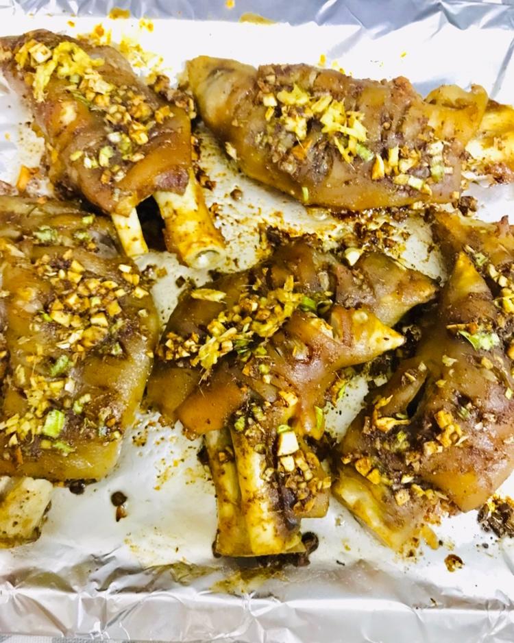 香酥烤猪蹄