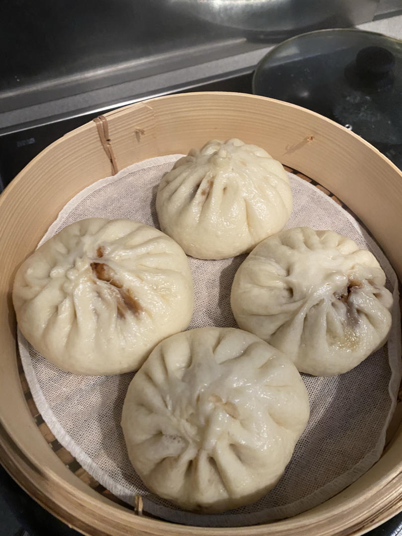 鲜美多汁的洋葱牛肉包子