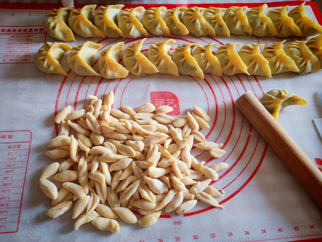 剪刀面，剩的饺子皮利用起来