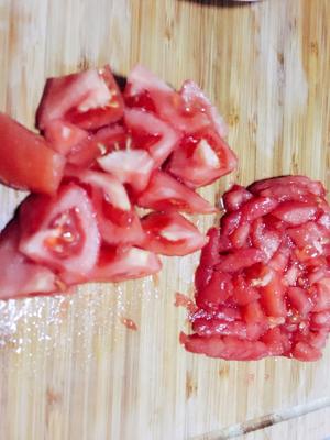 蒜薹番茄龙利鱼的做法 步骤2