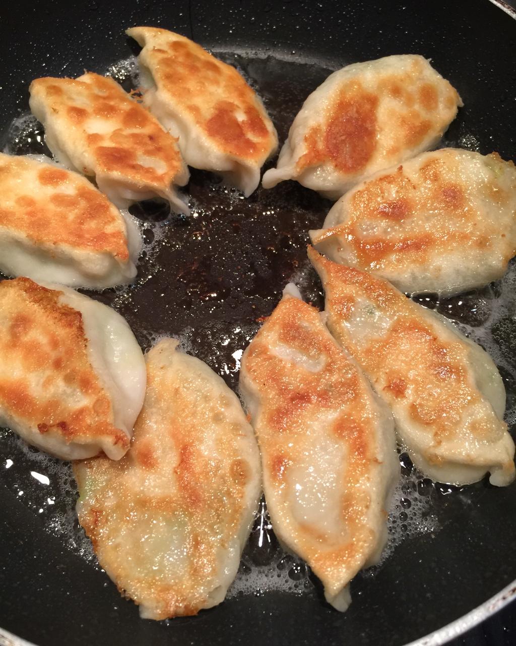 三鲜锅贴 Fried Dumplings