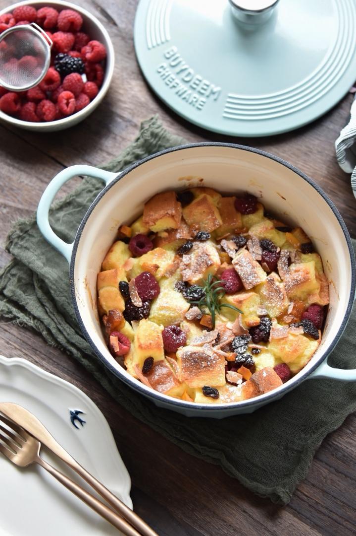 莓果面包布丁 - 北鼎珐琅锅食谱