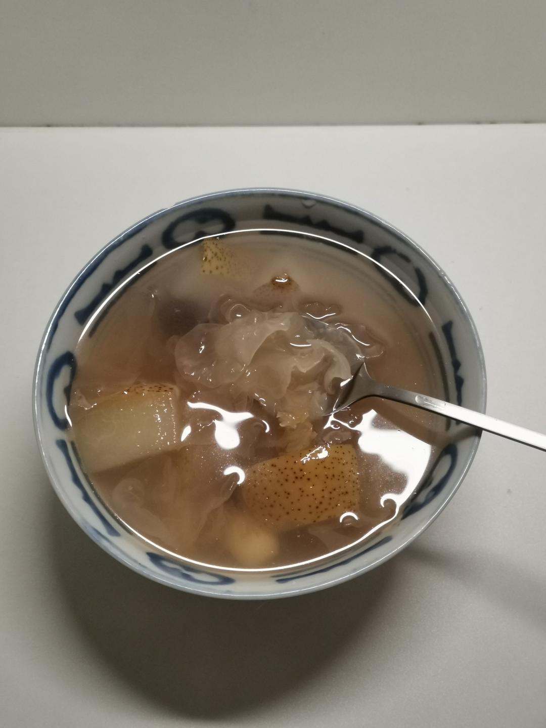 润肺止咳-银耳梨子百合莲子汤