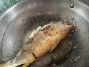 酱香烧黄花鱼的做法 步骤3
