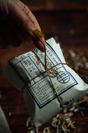 这碗20年历史的老凉茶，秒杀王X吉的做法 步骤1