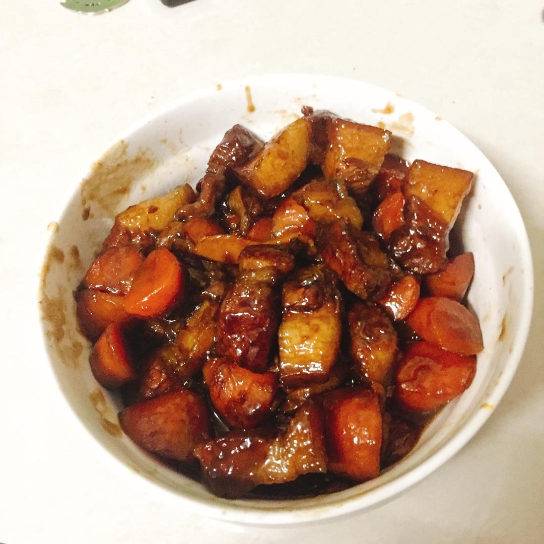 吃着碗里望着锅里的红烧肉