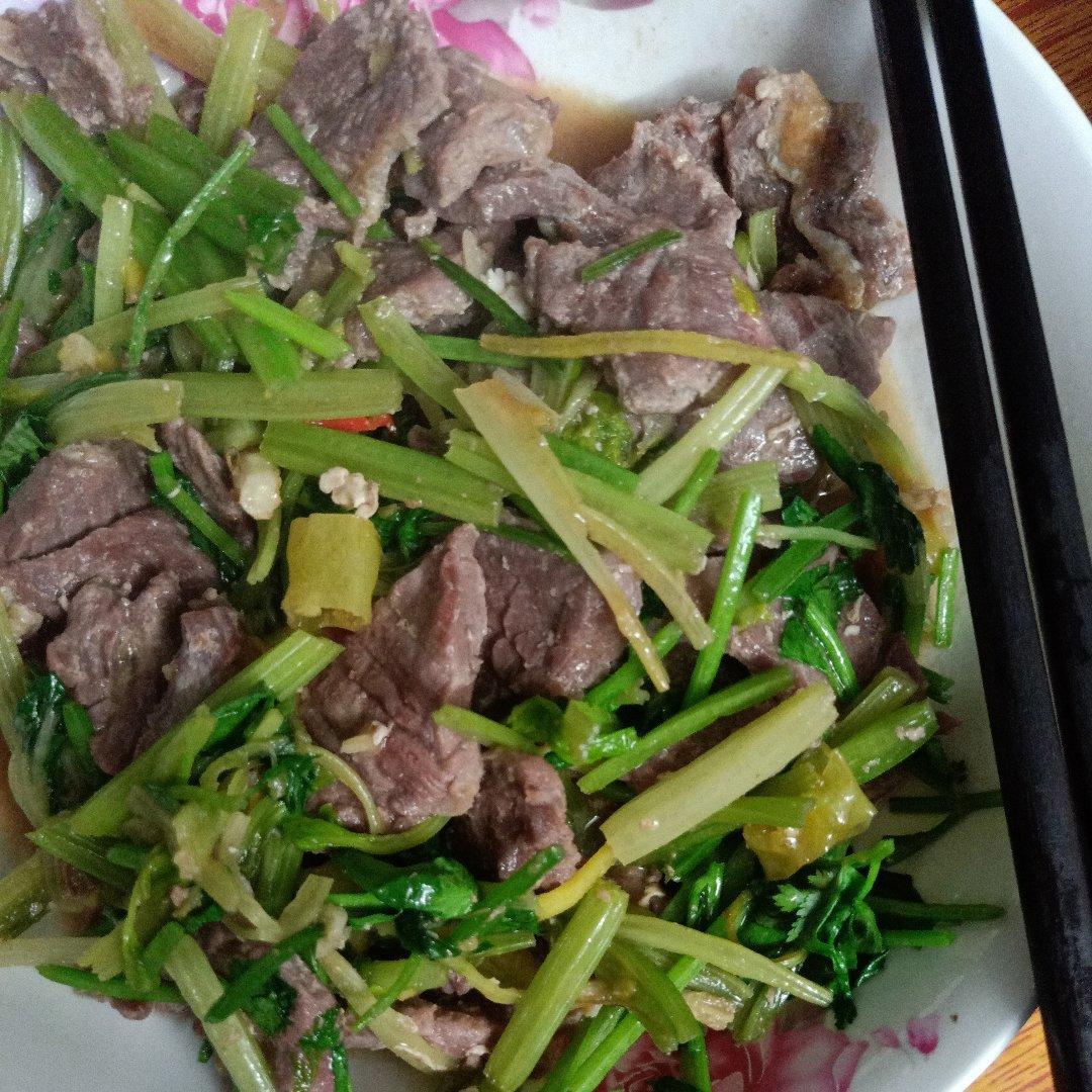 文静120做的芹菜野山椒(泡椒)牛肉