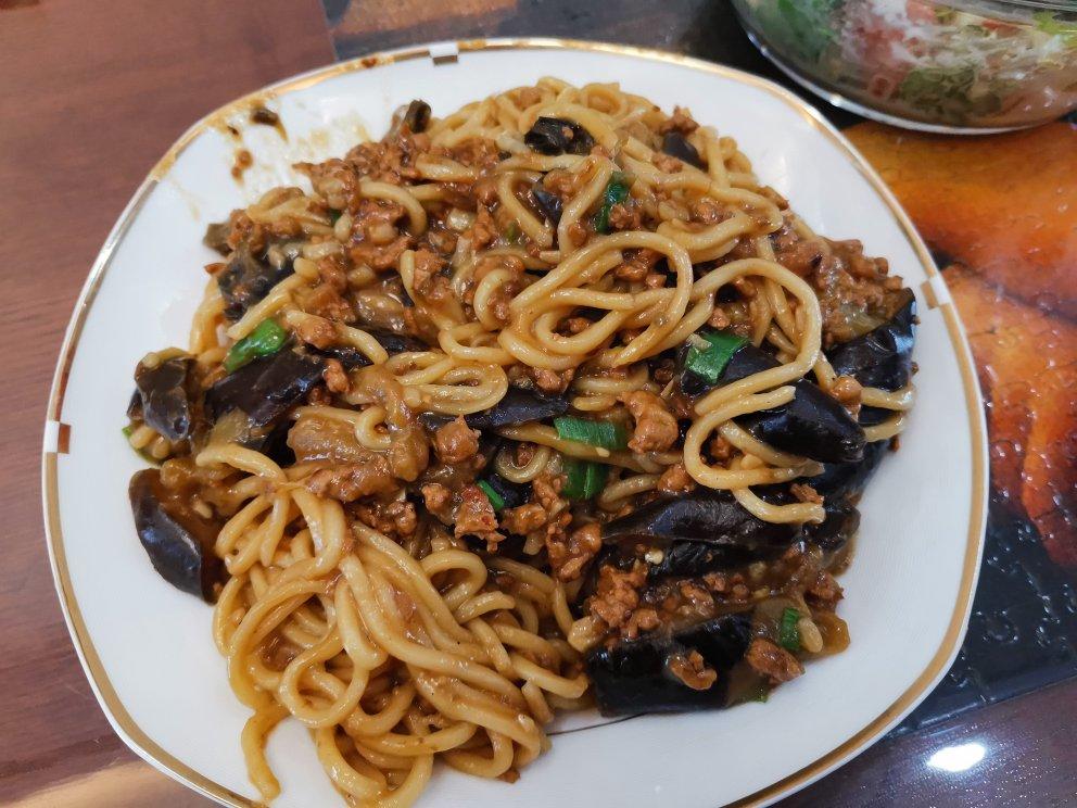 无敌好吃的【鱼香肉沫茄子焖面】，吃完舔盘🍜